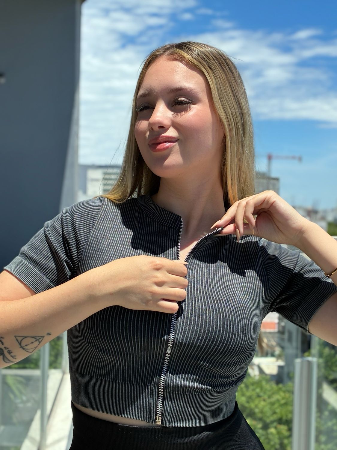 Remera nevada con cierre Remera nevada con cierre