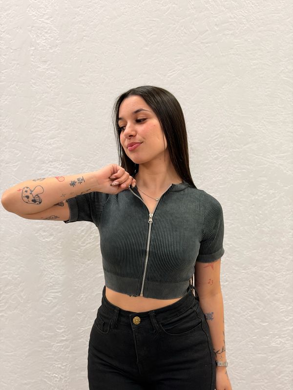 Remera nevada con cierre