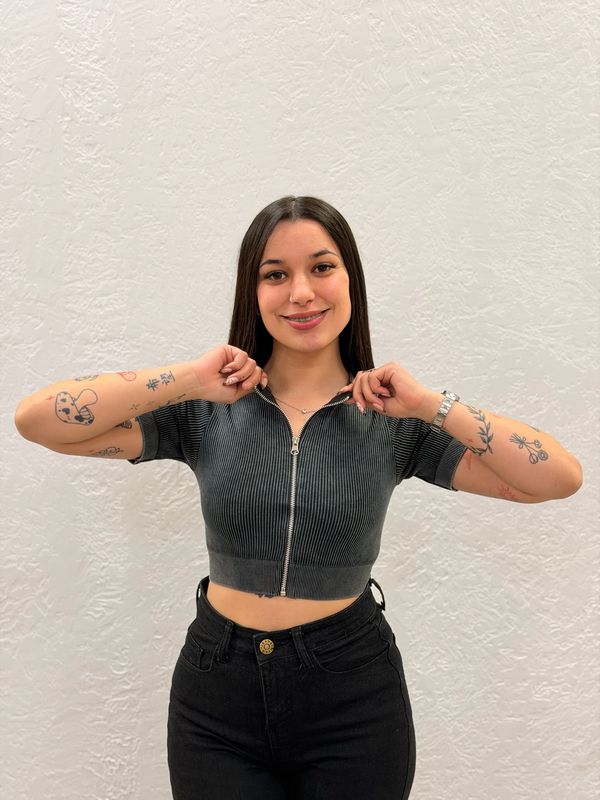 Remera nevada con cierre