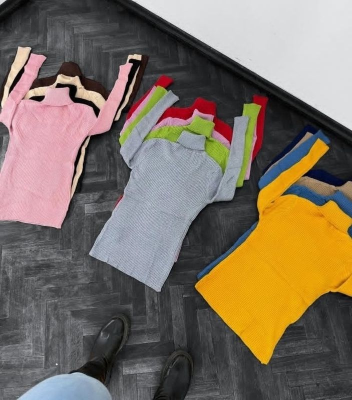 Polera  Colores  variados con cuello alto