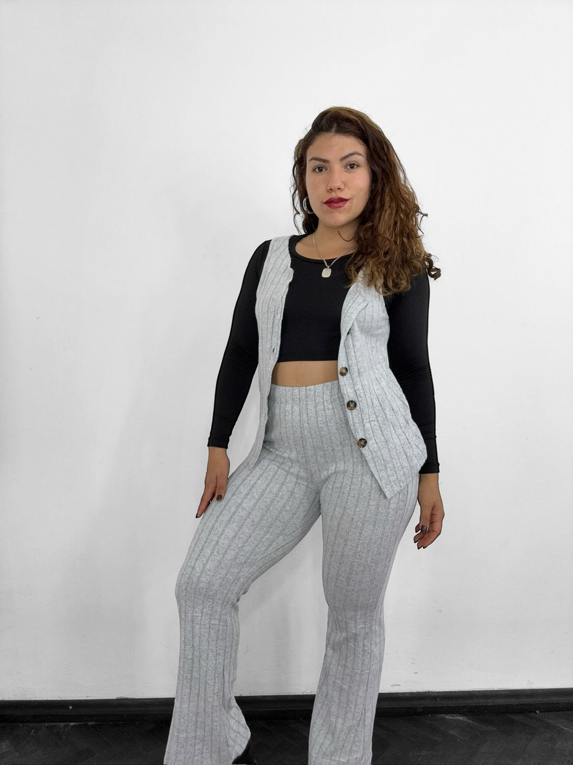 Conjunto sastrero con top con botones y palazo oxford