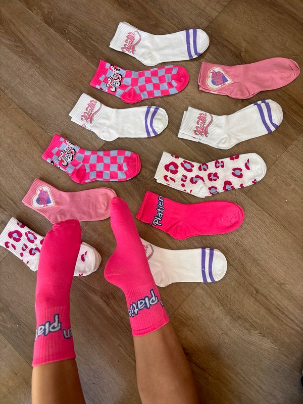 Medias deportivas con colores rosado y blanco pack de 12 unidades
