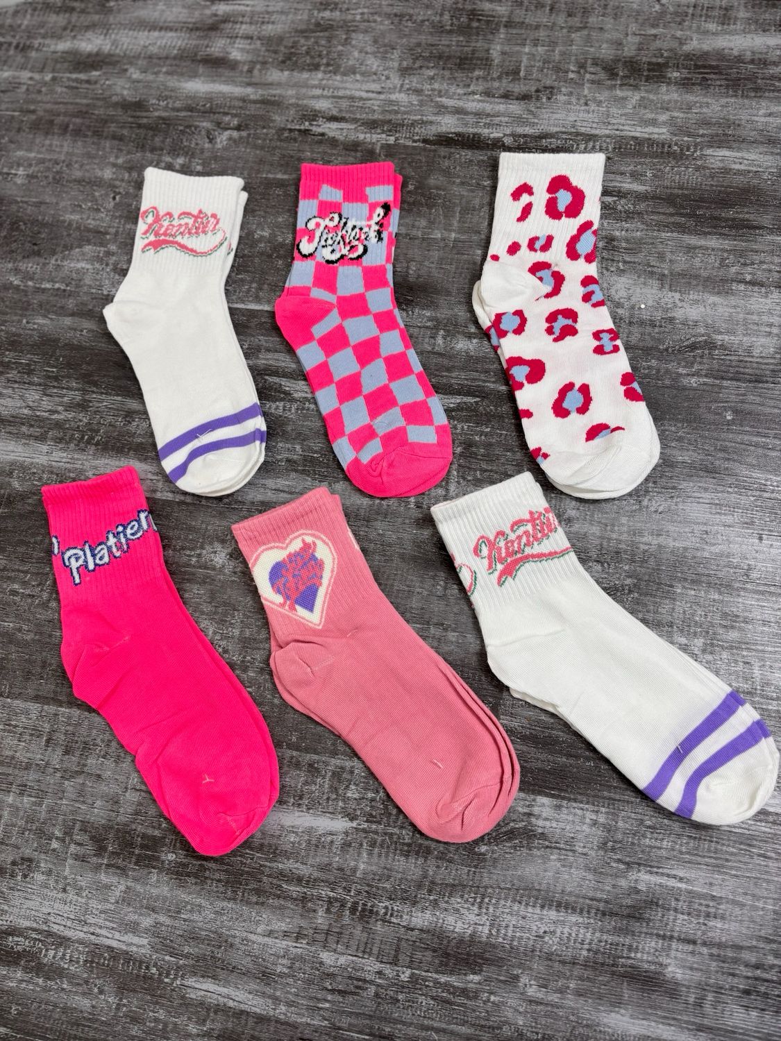 Medias deportivas con colores rosado y blanco por MAYOR($290 c/docena Pack de 12 docenas)