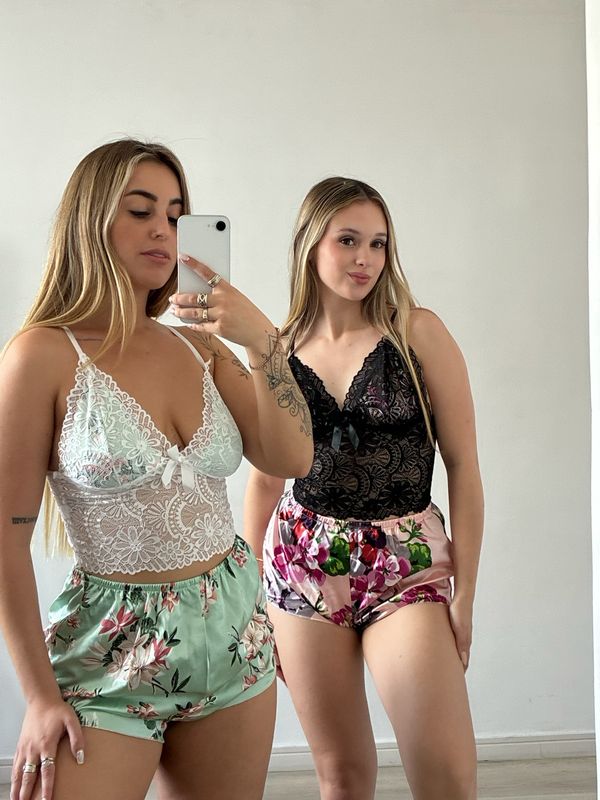 Pijama de dama diseño floral mas top con encaje
