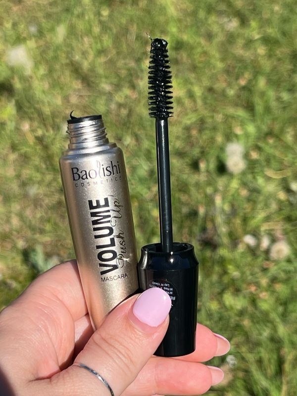 Mascara Rimel - Color negro mas Volumen