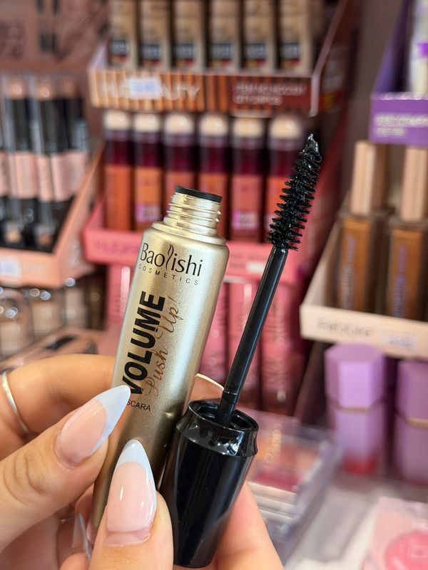 Mascara Rimel - Color negro mas Volumen