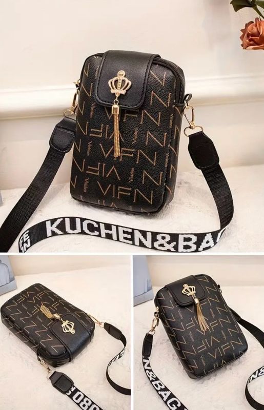 Cartera con correa y cierre