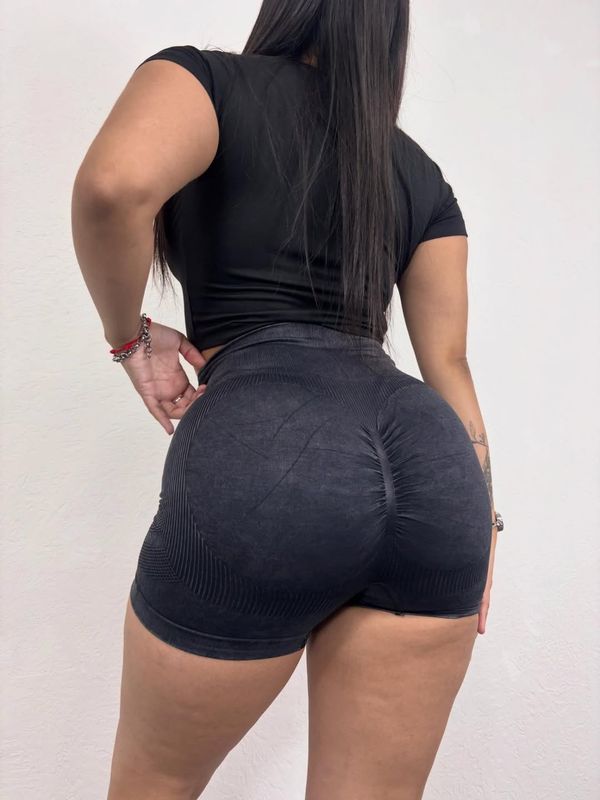 Short liso con push up color negro Short liso con push up color negro