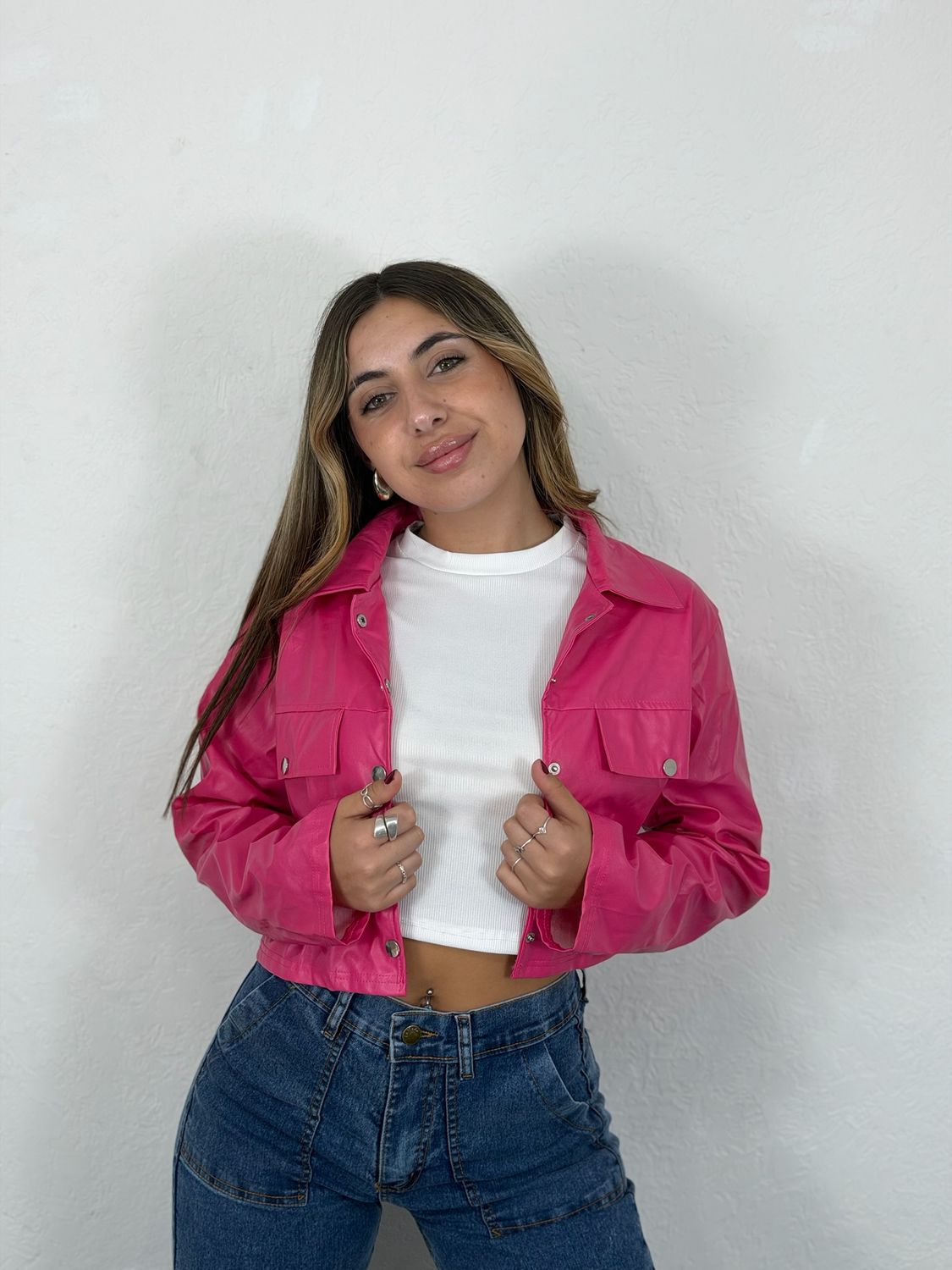 Campera de ecocuero con broches