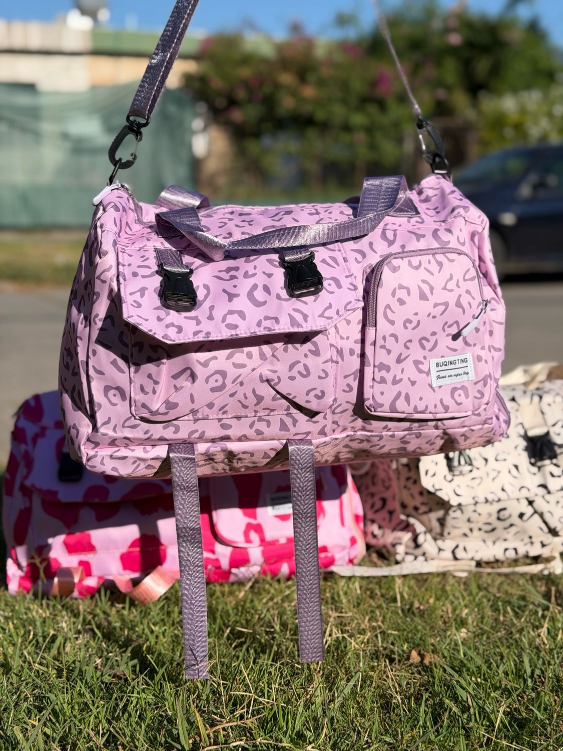 Bolso deportivo Spirit por MAYOR ($590 c/u paquete de 6 unidades surtido en colores Beige y Rosa)
