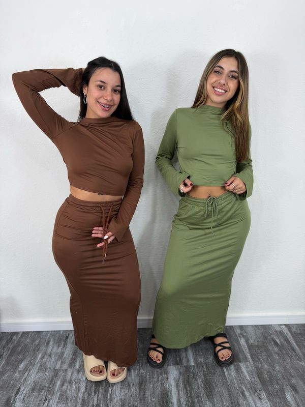 Conjunto de buzo y pollera