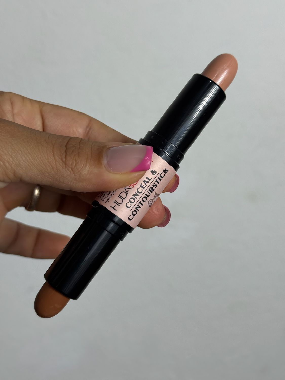 Corrector de Ojeras y Contorno