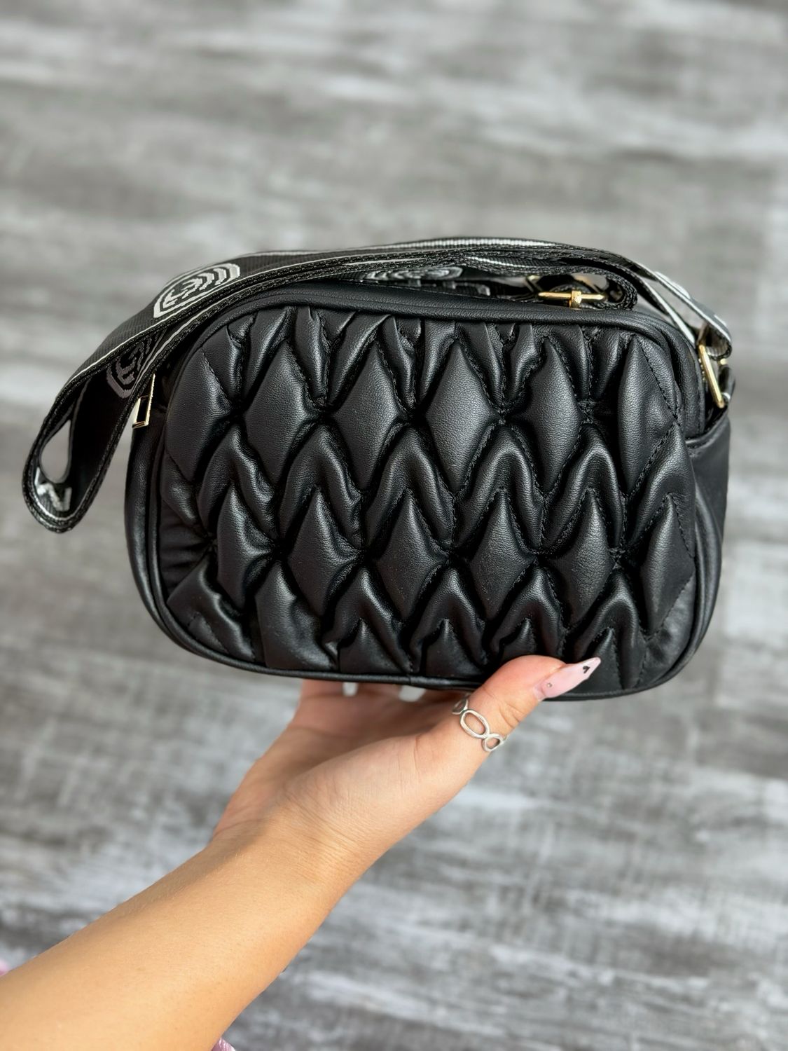 Cartera bandolera con correa Cartera bandolera con correa