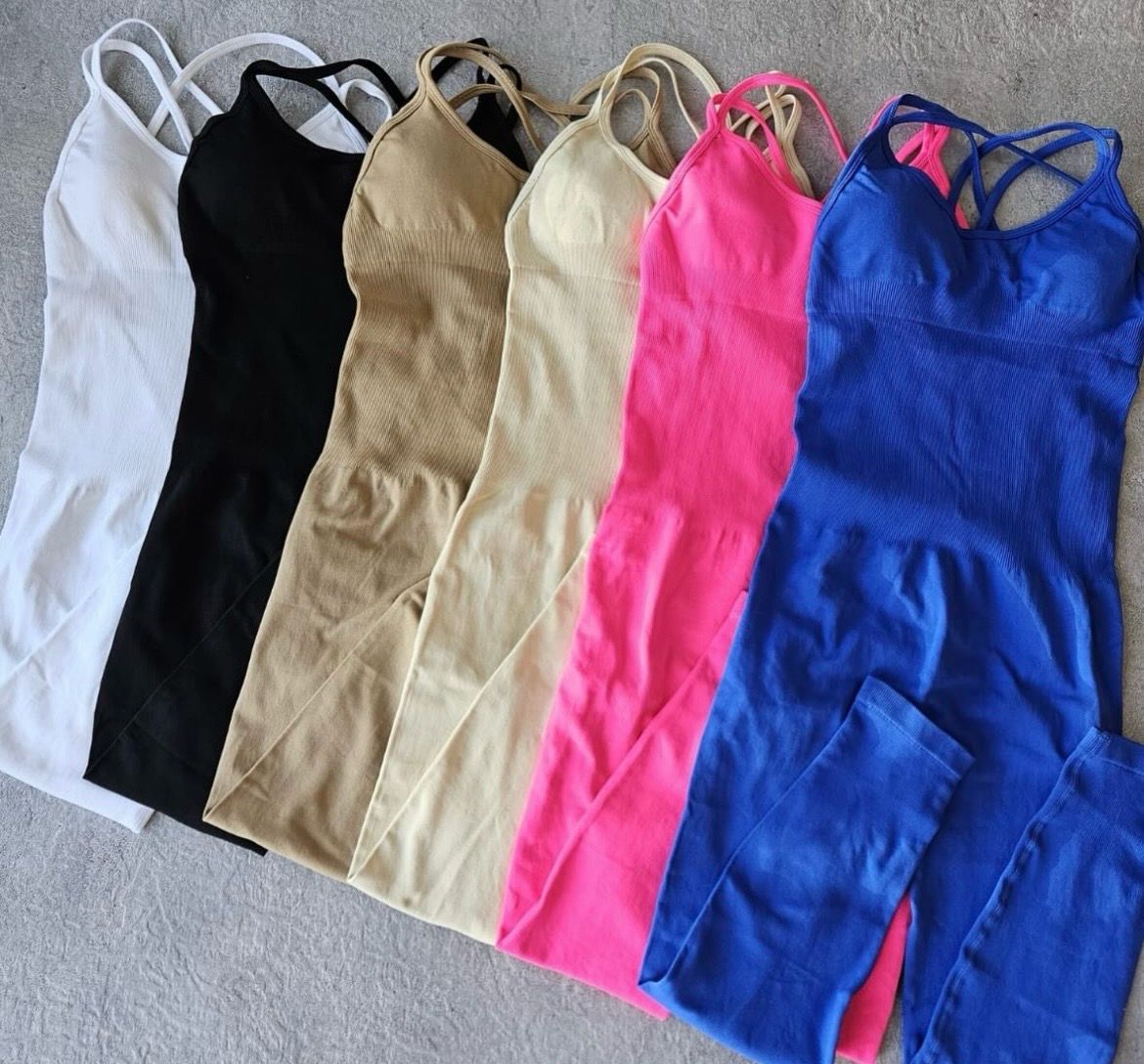 Catsuit cruzado con espalda abierta