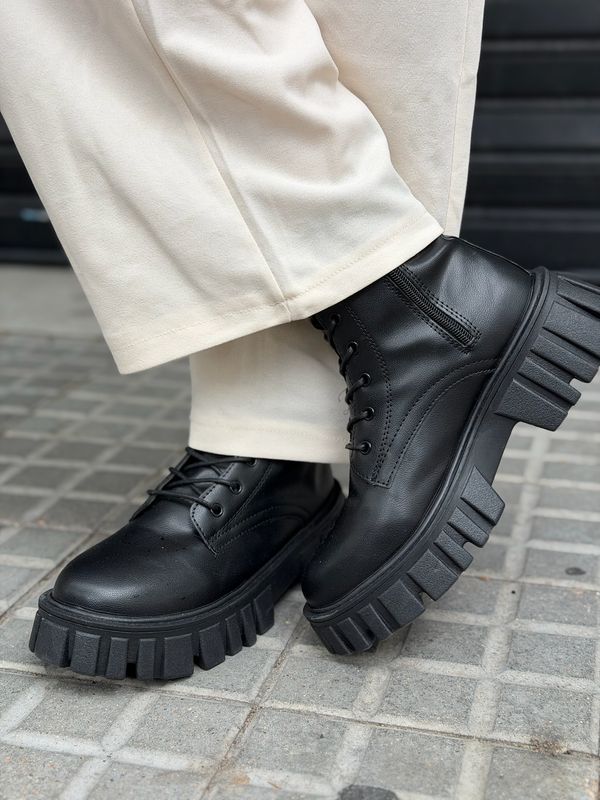 Botas borcego de ecocuero con cordones