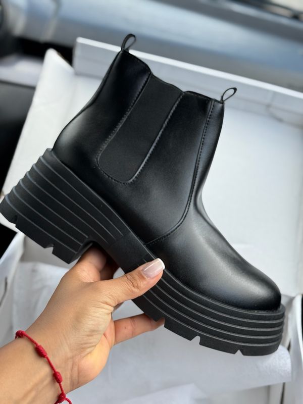 Botas borcego de ecocuero con elastico PREVENTA Hasta el 06 de abril