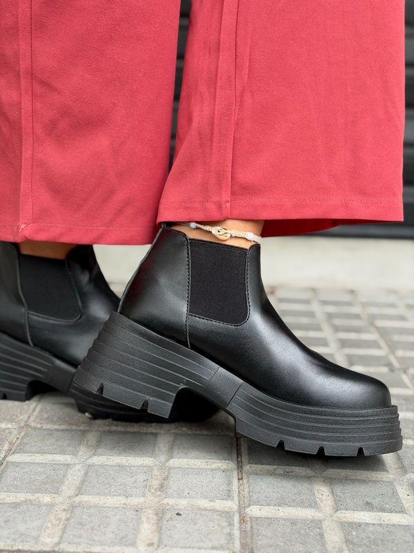 Botas borcego de ecocuero con elastico