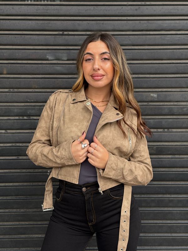 Campera cuerina con cinto
