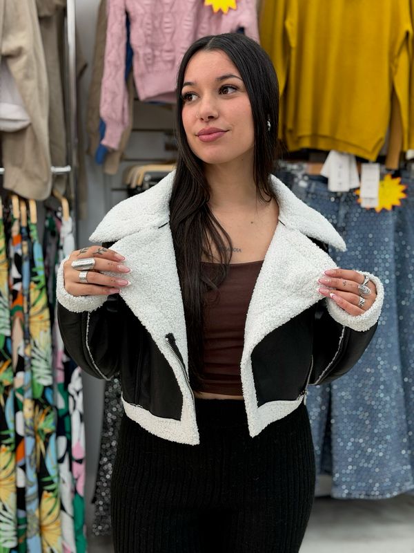 Campera Simil Cuero con Corderito Iris