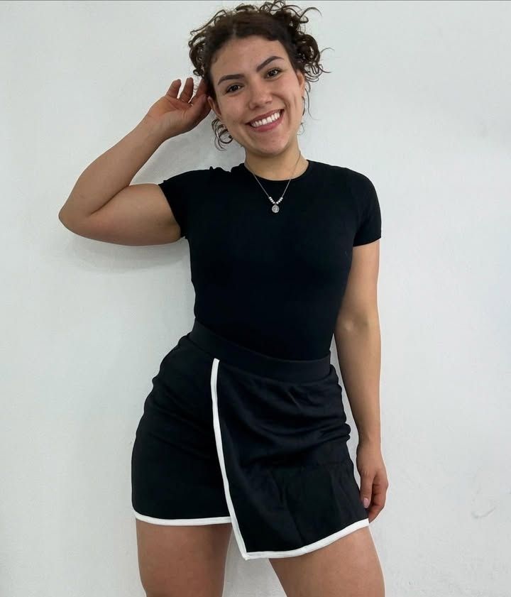 Pollera short en tela elastizada