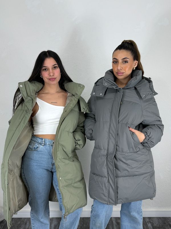 Campera con capucha larga abrigada