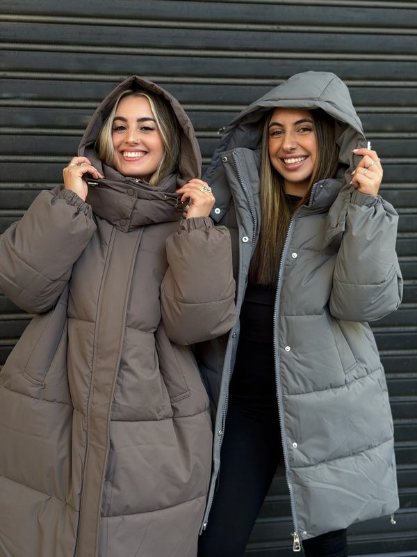 Campera con capucha larga abrigada