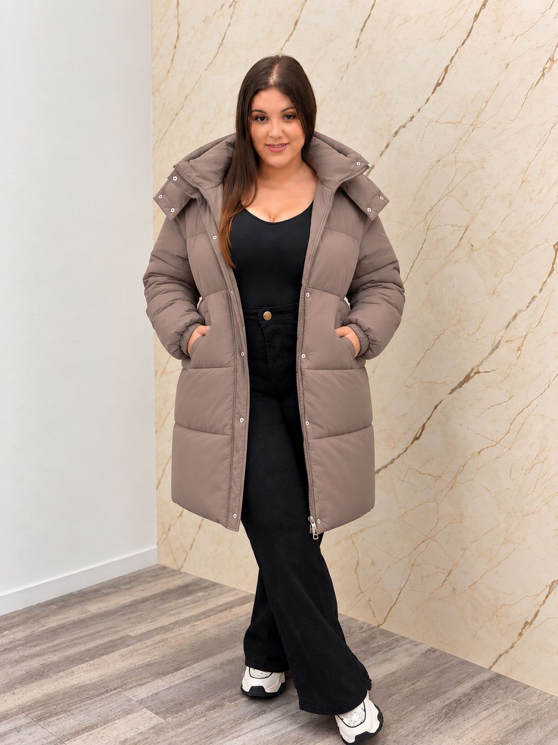 Campera con capucha larga abrigada