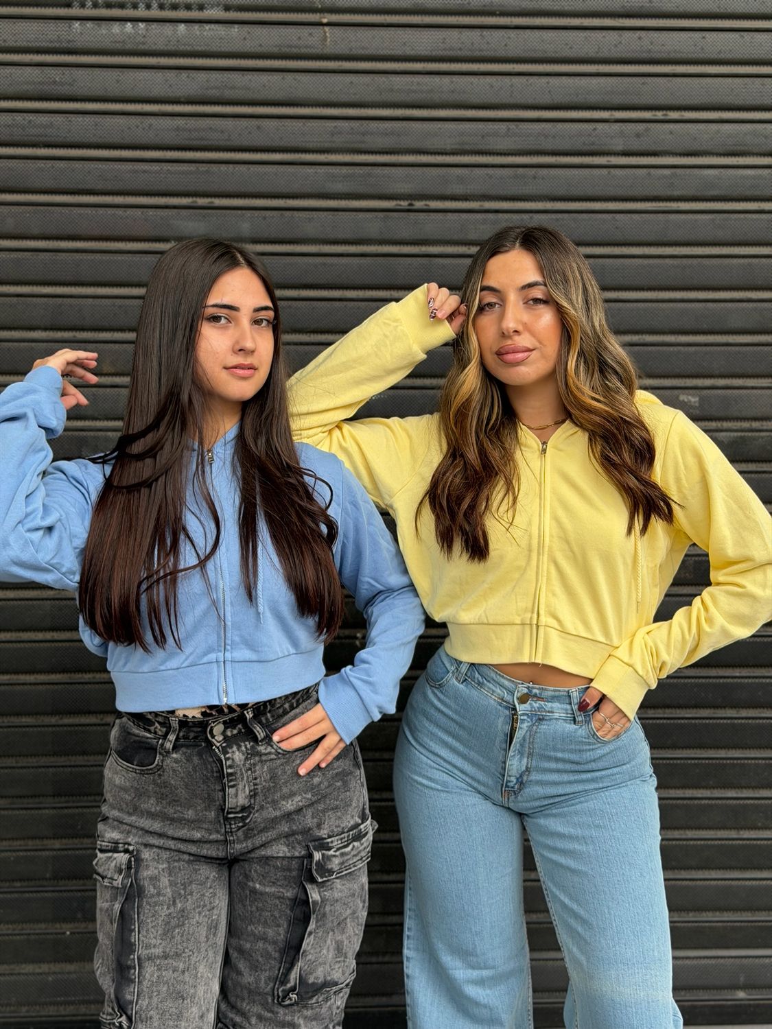 Campera con Capucha y Cierre Kaia por mayor ($510 c/u mínimo 6 unidades)