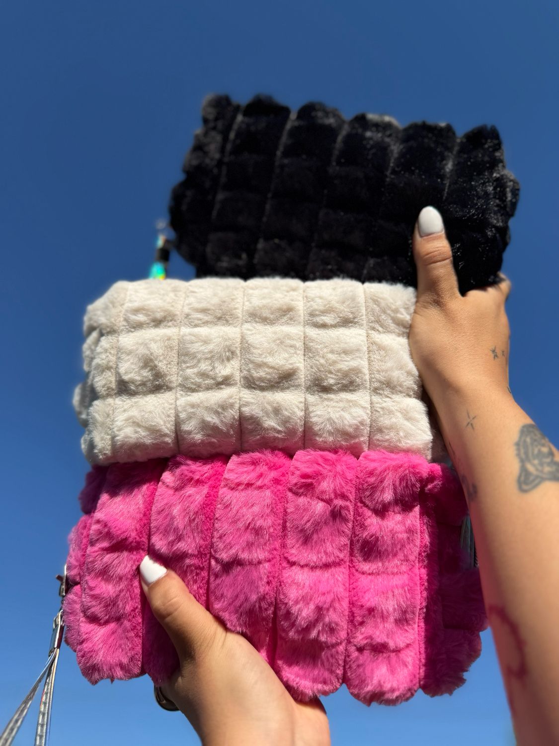 Neceser peludito por MAYOR ($100c/u paquete de 6 unidades)