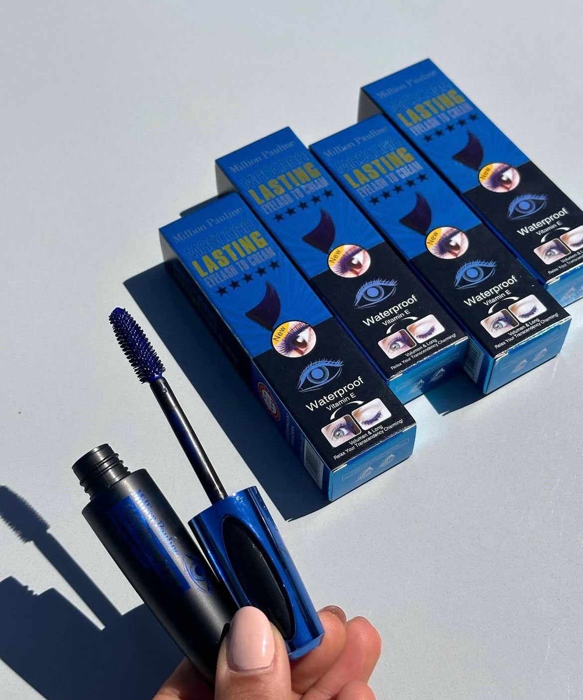 Mascara de pestana azul waterproof