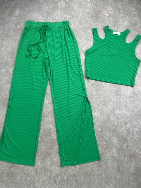 Conjunto de top + palazo con tajo Conjunto de top + palazo con tajo