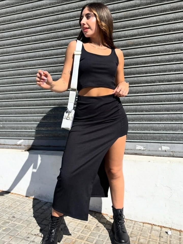 Pollera Noir con Tajo en Tela Morley Ribana