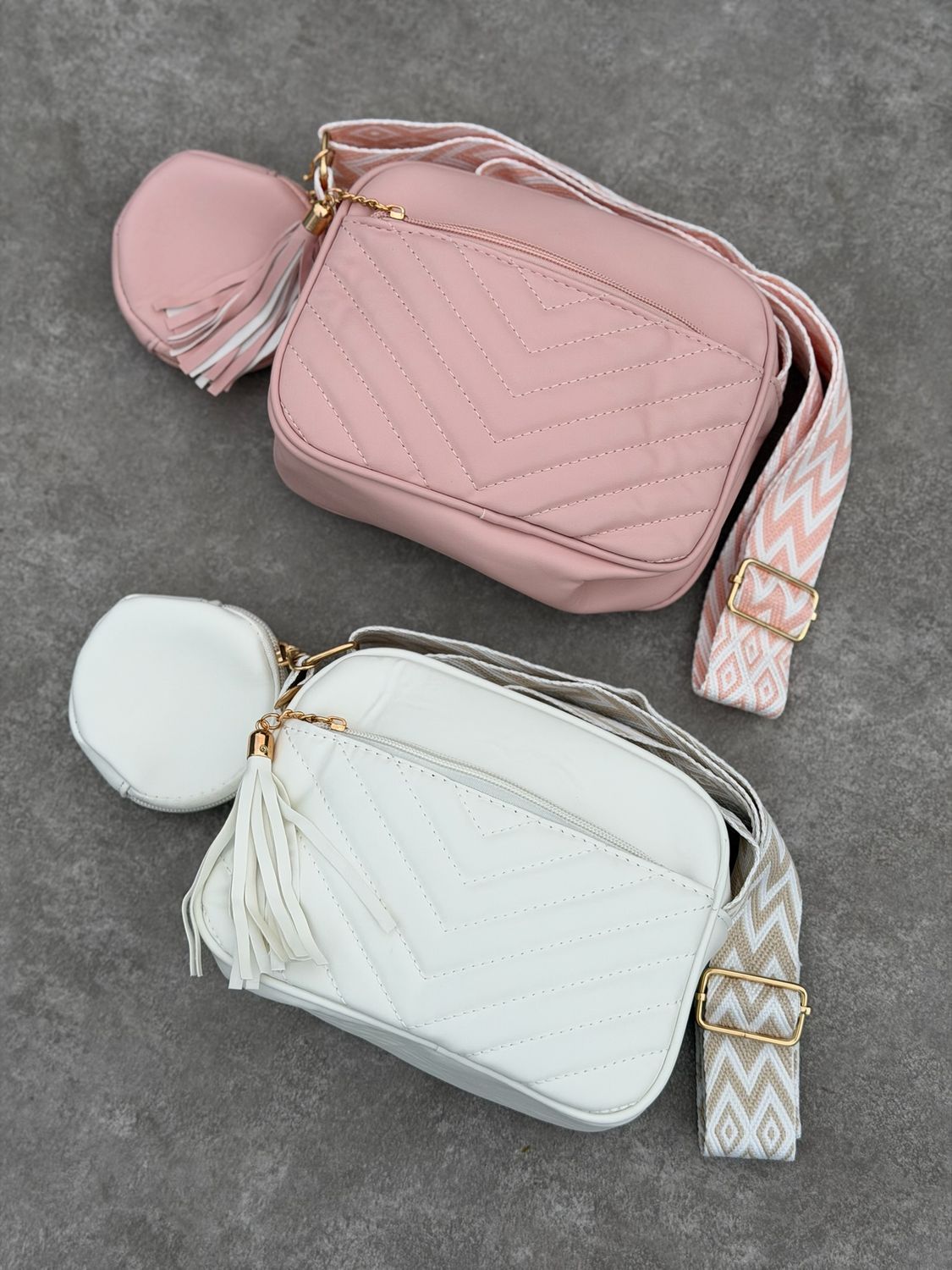 Cartera Bandolera con correa y monedero por mayor ( Pack de 12 a $ 195 c/u )