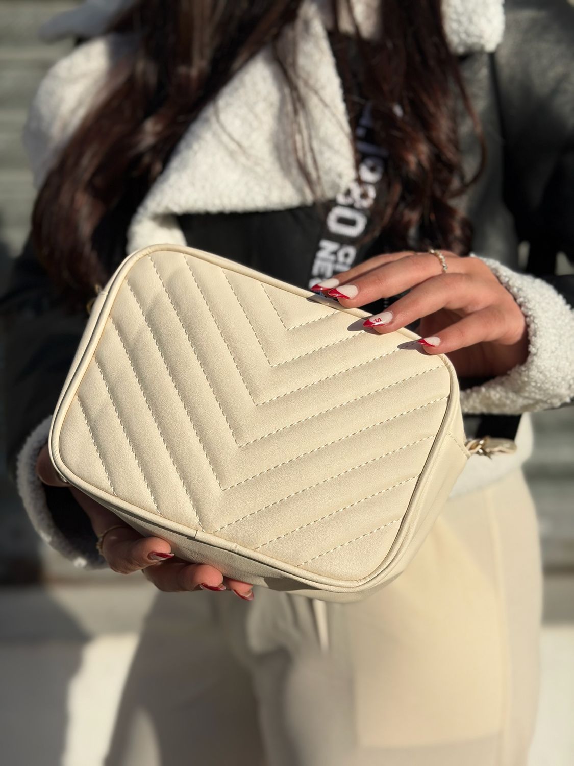 Cartera Bandolera con correa por mayor ( Pack de 12 a $ 190 c/u )