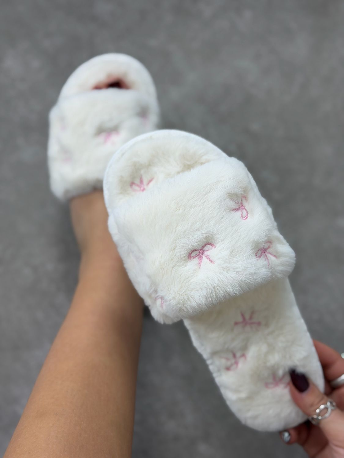 Pantuflas de peluche coquette por mayor ( Pack de 12 a $280 c/u )