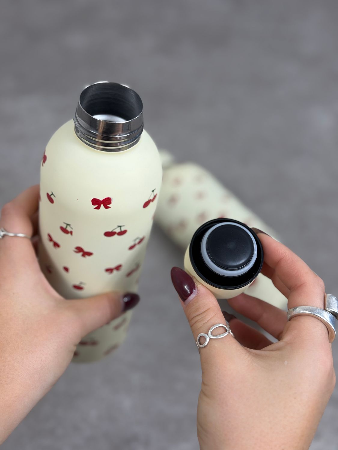 Botella termica con diseño cherry por mayor ( Pack de 12 a $ 290 c/u ) - imagen