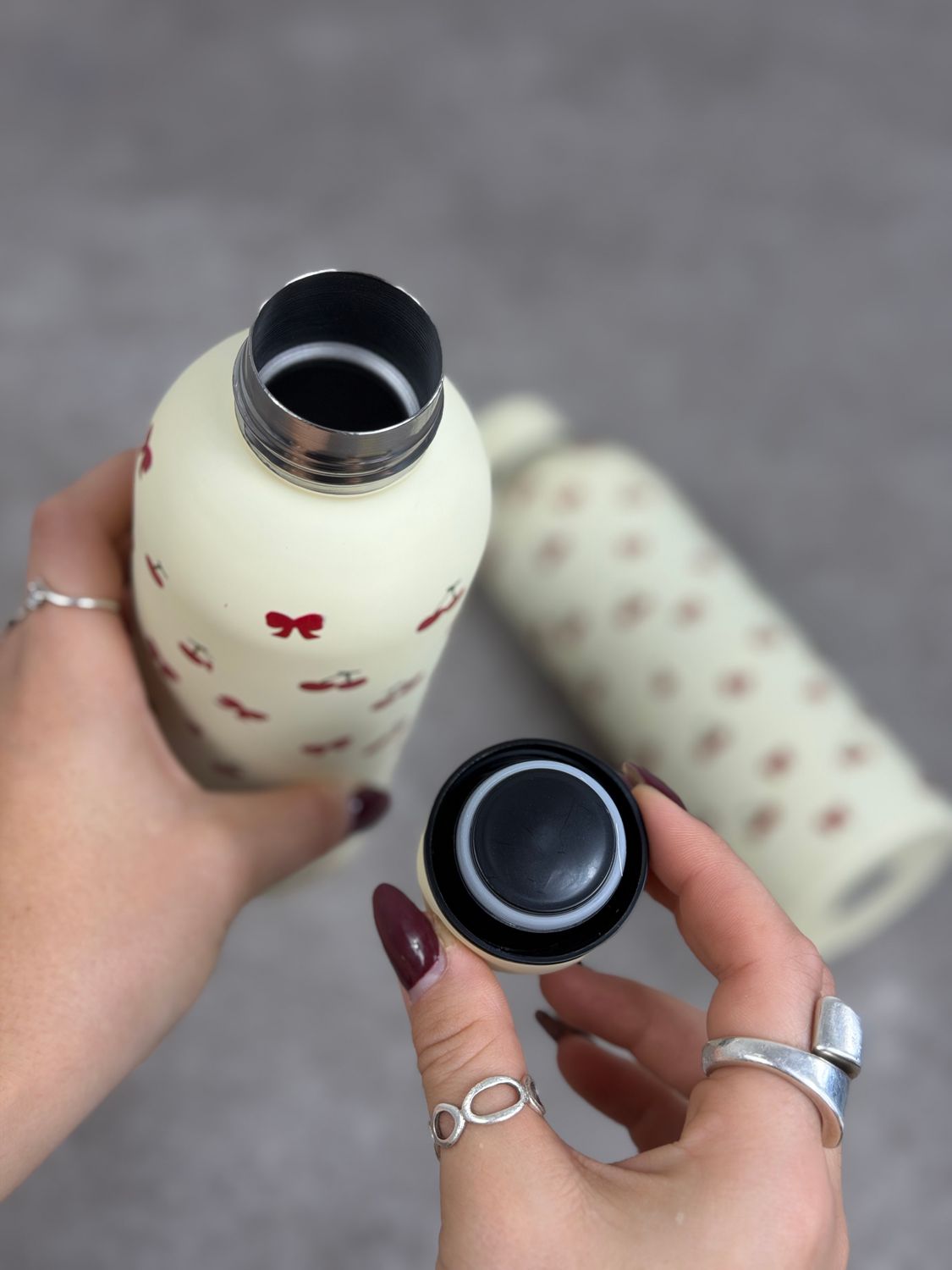 Botella termica con diseño cherry por mayor ( Pack de 12 a $ 290 c/u ) - imagen