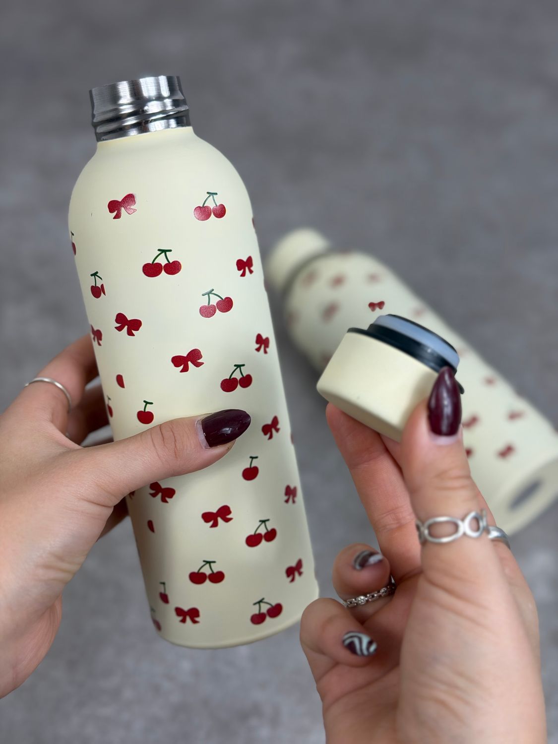 Botella termica con diseño cherry por mayor ( Pack de 12 a $ 290 c/u )