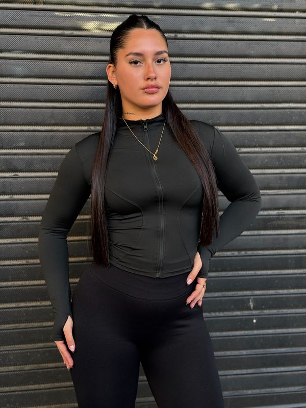 Campera deportiva tela dry fast por MAYOR ($430 c/u Pack de 12 unidades solo en talle L)