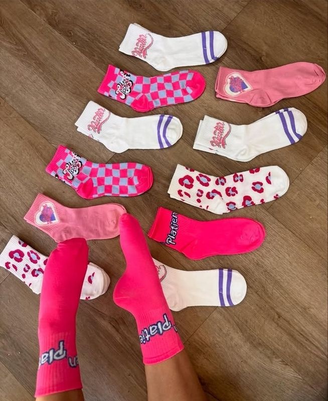 Docena de Soquetes con colores rosado y blanco