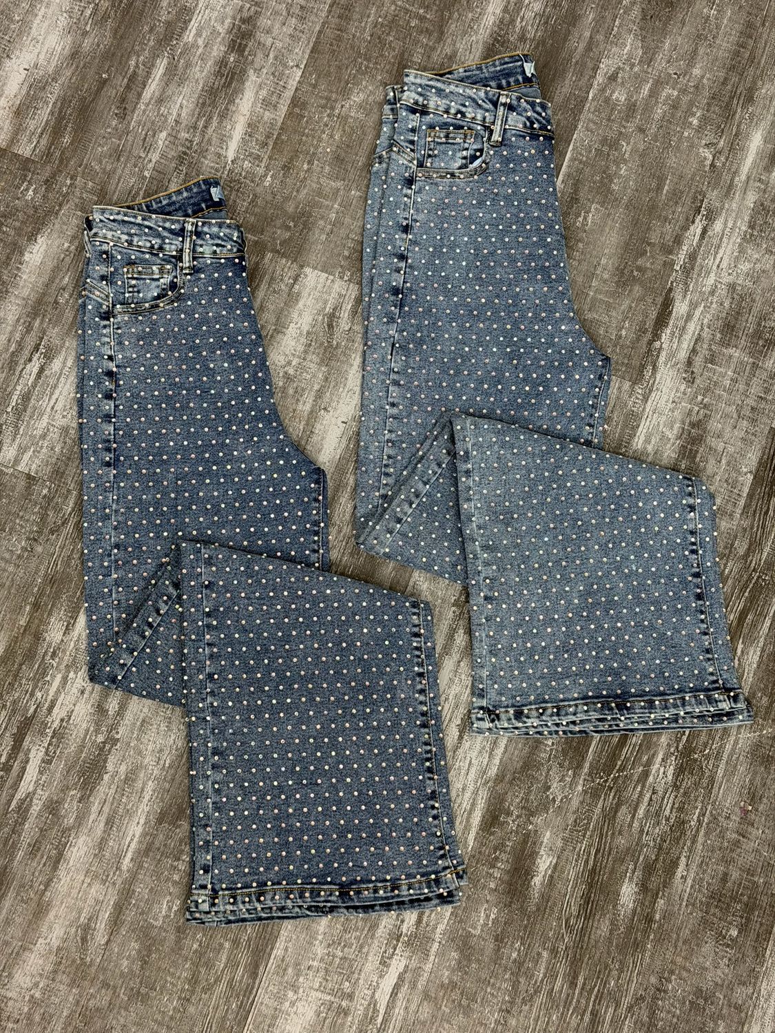 Jean wid leg de brillitos Jean wid leg de brillitos