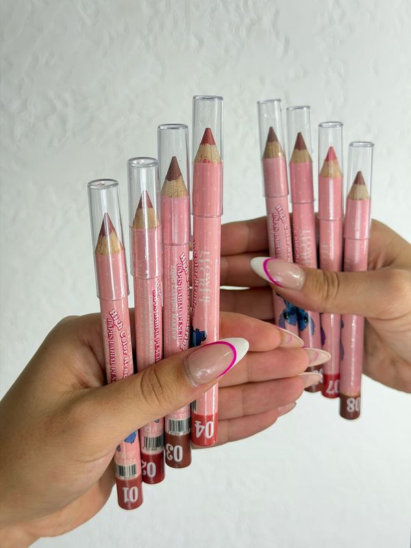 Lapiz delineador para labios de color