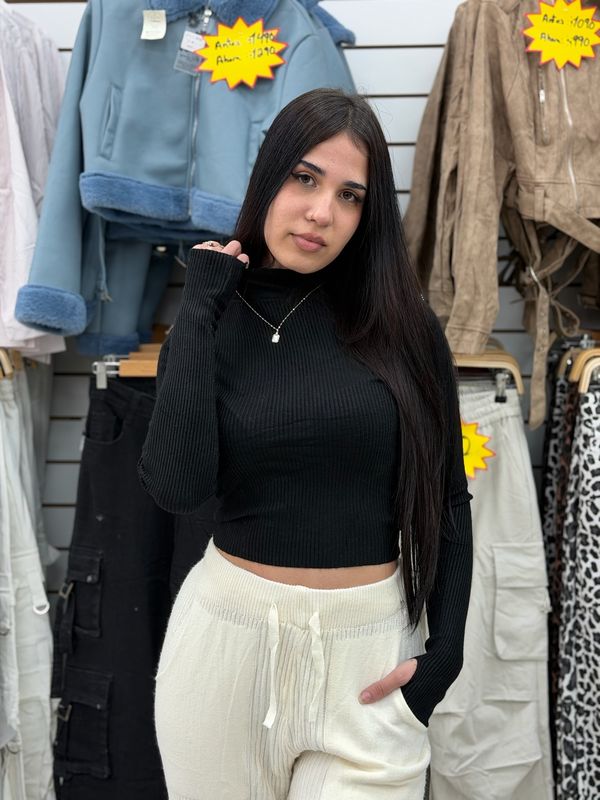 Polera de hilo con detalle en manga