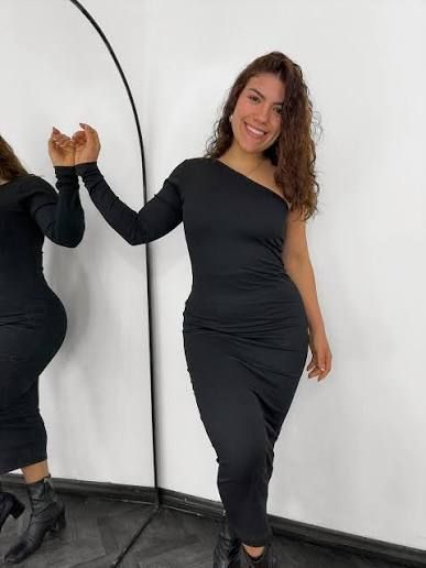 Vestido Mia Asimetrico en Negro.