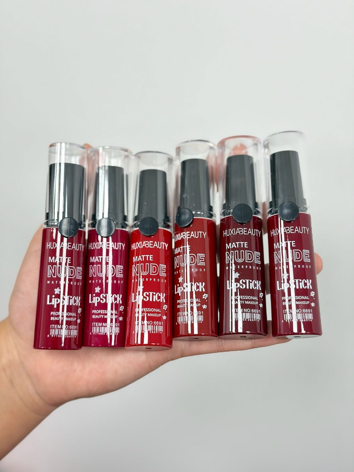 Labial en barra mate x mayor ($130 c/u paquete que tiene como minimo 24 unidades)