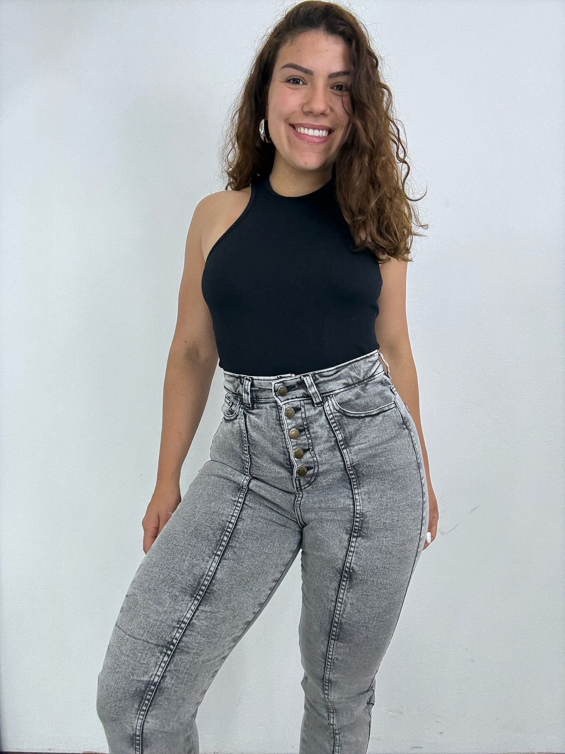 Jeans Nevado con detalles de fallas Jeans Nevado con detalles de fallas