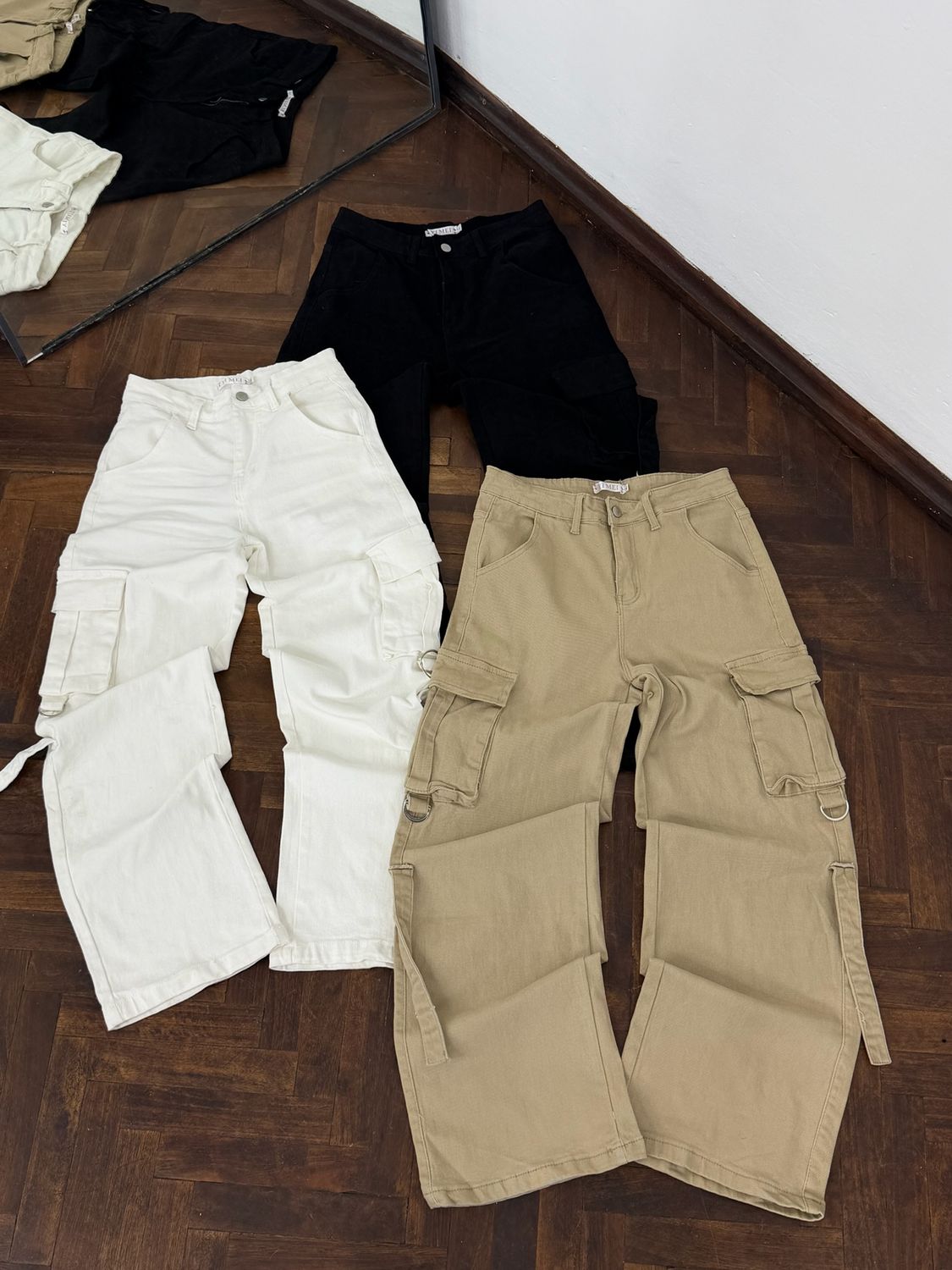 Pantalon cargo wid leg con tiras
