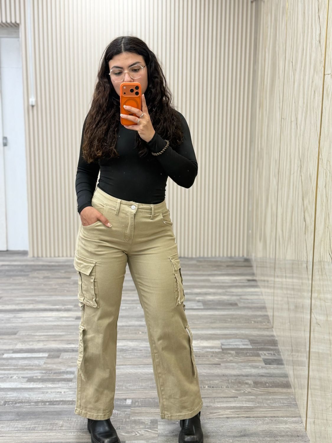 Pantalon cargo wid leg con tiras