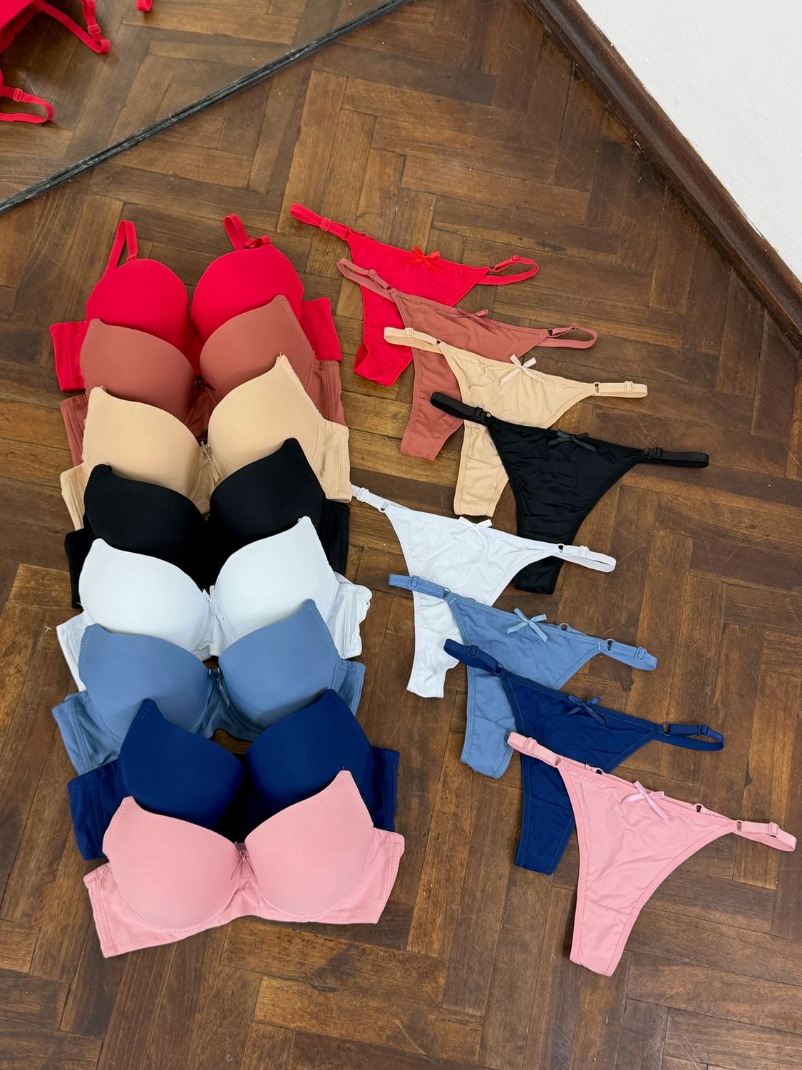 Conjunto de ropa interior con sutien y colaless
