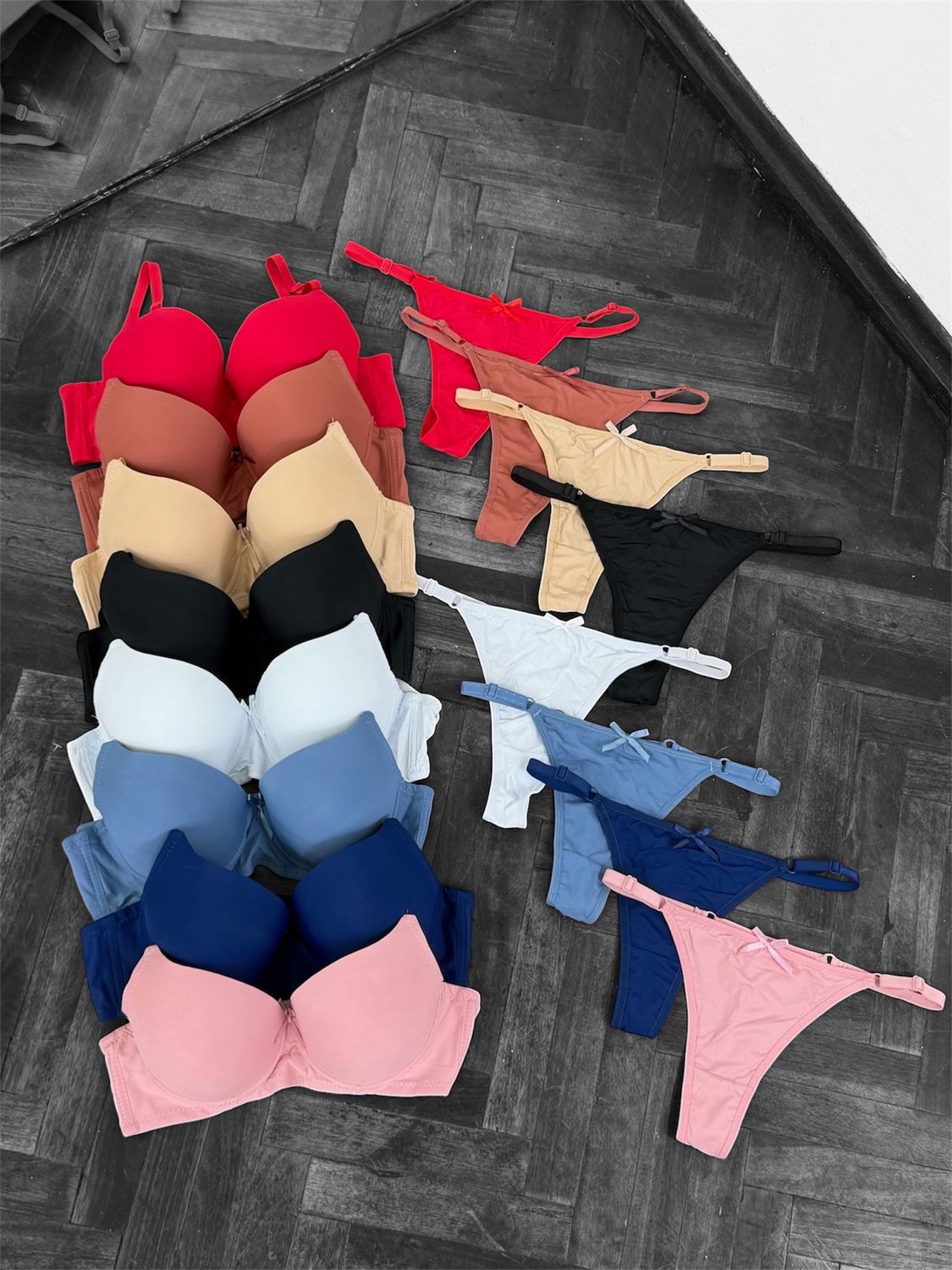 Conjunto de ropa interior con sutien y colaless